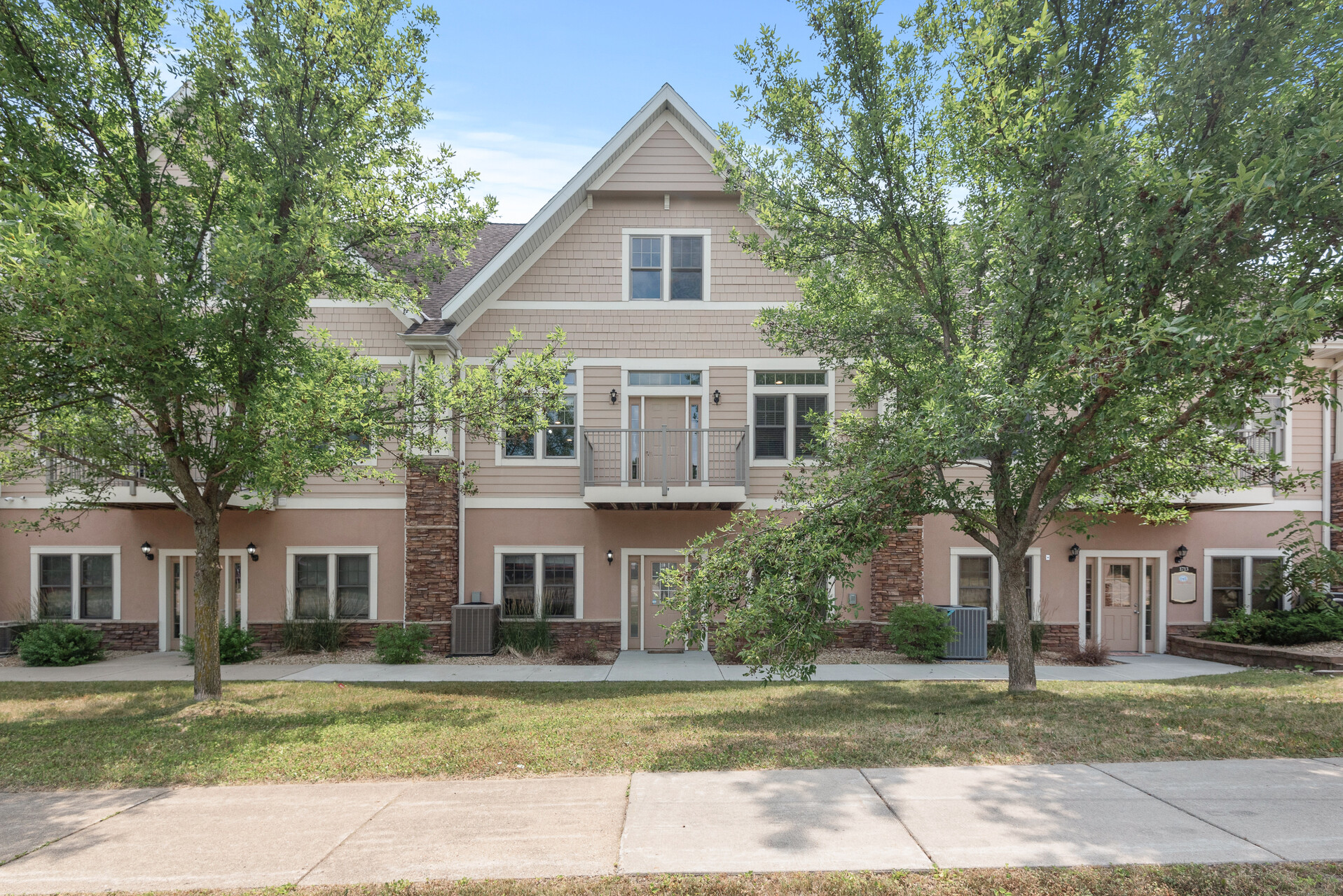 01 1709 Southcross1 mls