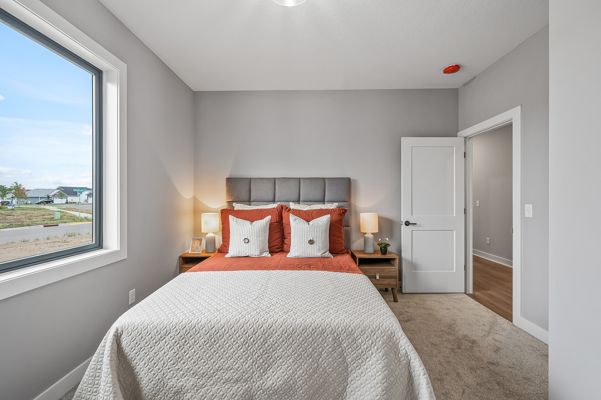 40_31654_Newport40_mls