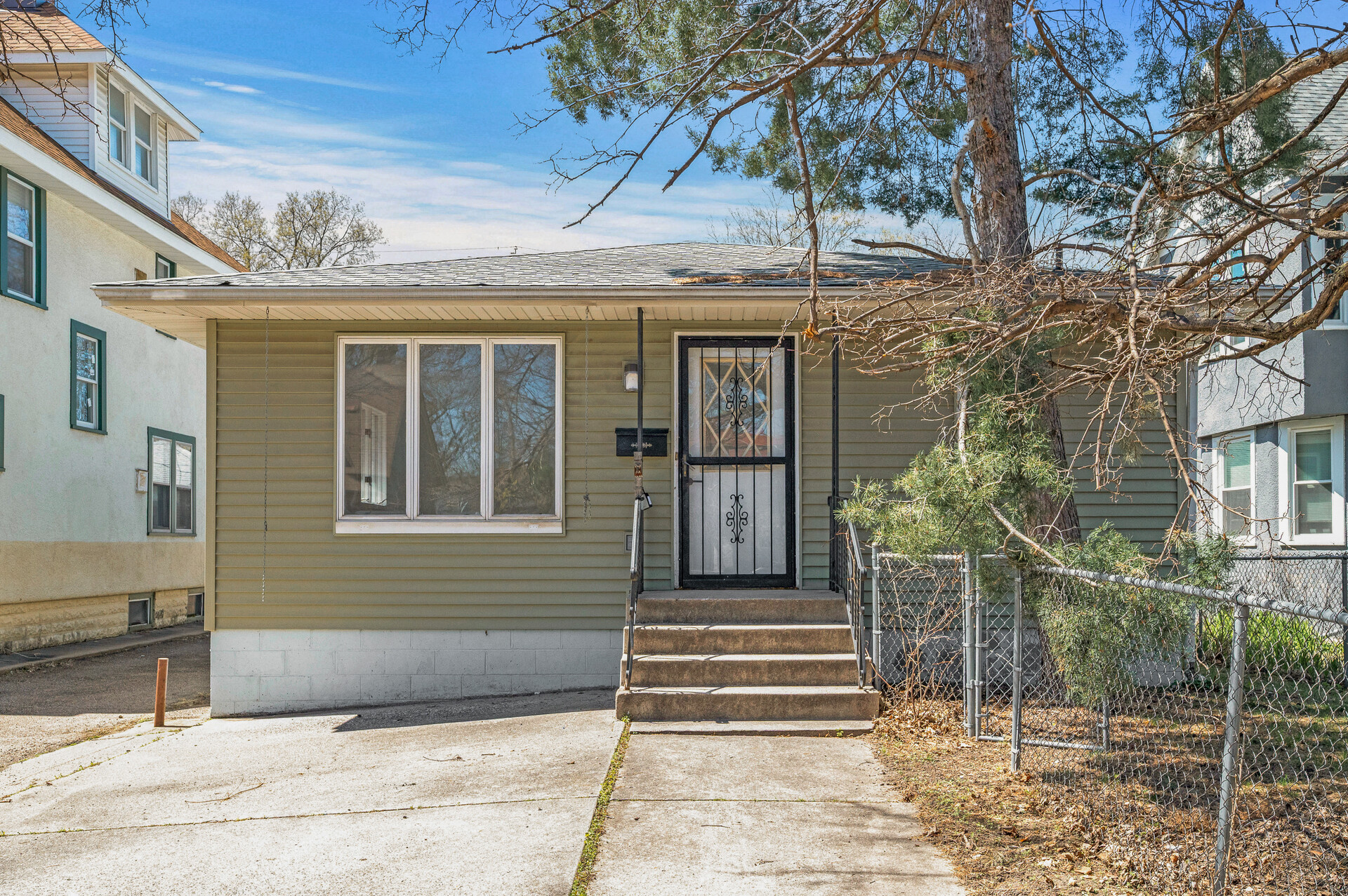 01 3240 Pleasant Ave2 mls