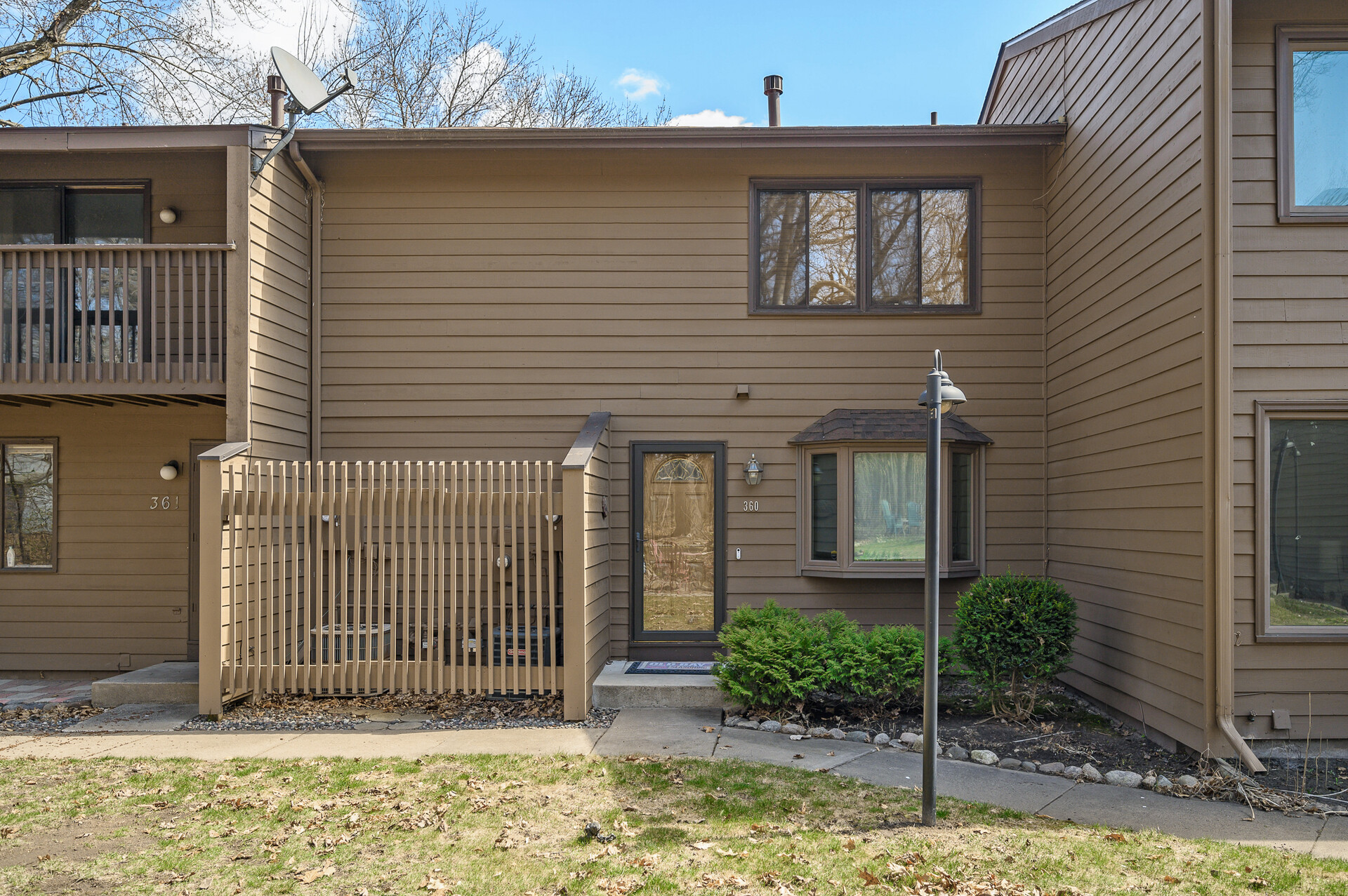 01 360 W Eagle Lake DrEXTERIORS8 mls