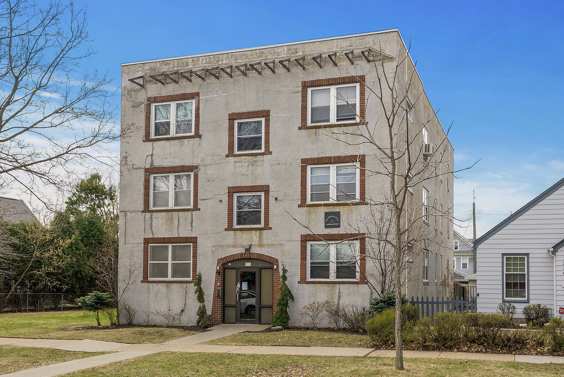 42 1232 Marshall1 mls