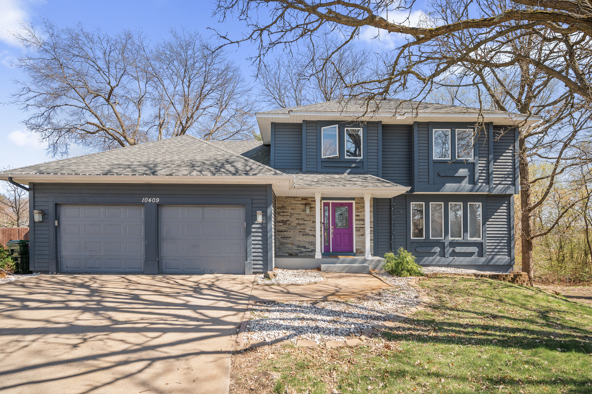 01 10409 Goldenrod St NW2 mls