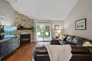 08_11939_Tiffany8_mls