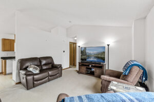 15_1980_Downing_Ave15_mls