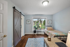 43_11939_Tiffany43_mls