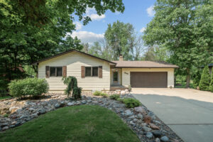 01_805_Ithaca_Ln_N3_mls