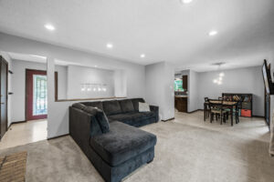 04_805_Ithaca_Ln_N7_mls