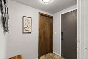 05_7210_Perry_Ct_W5_mls