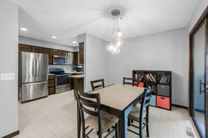 09_805_Ithaca_Ln_N12_mls