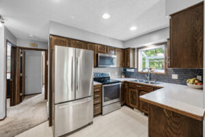 10_805_Ithaca_Ln_N13_mls