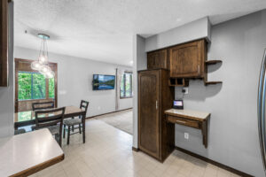 12_805_Ithaca_Ln_N15_mls