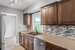 15_7206_June_Ave_N13_mls