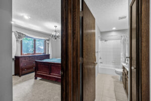 18_805_Ithaca_Ln_N21_mls