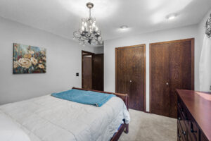 21_805_Ithaca_Ln_N24_mls