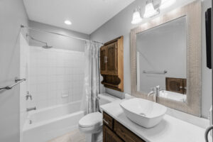 25_805_Ithaca_Ln_N28_mls